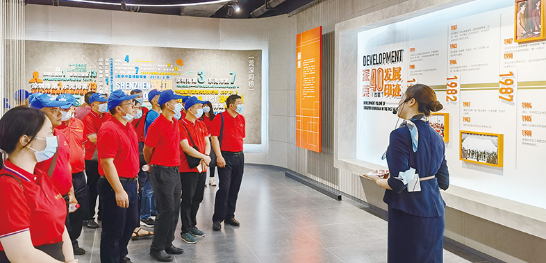 参观茅洲河工业文明展示馆。 (2).jpg 参观茅洲河工业文明展示馆。 (2).jpg