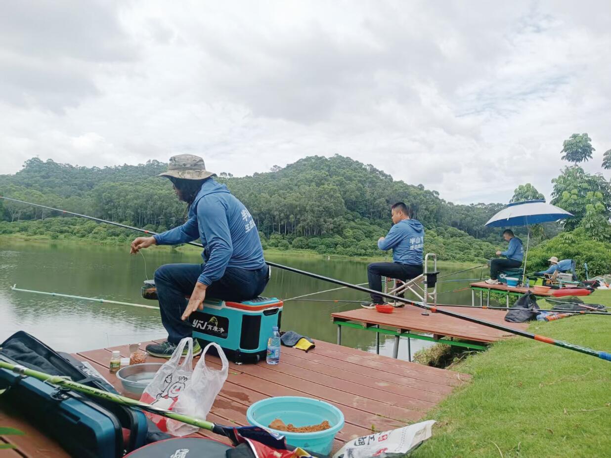 塘半钓鱼比赛.jpg 塘半钓鱼比赛.jpg