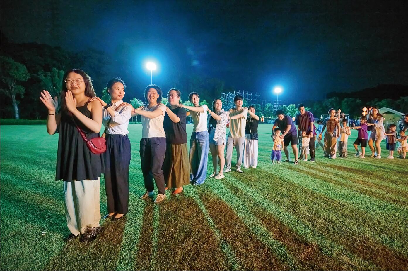 中秋晚会7.jpg 中秋晚会7.jpg