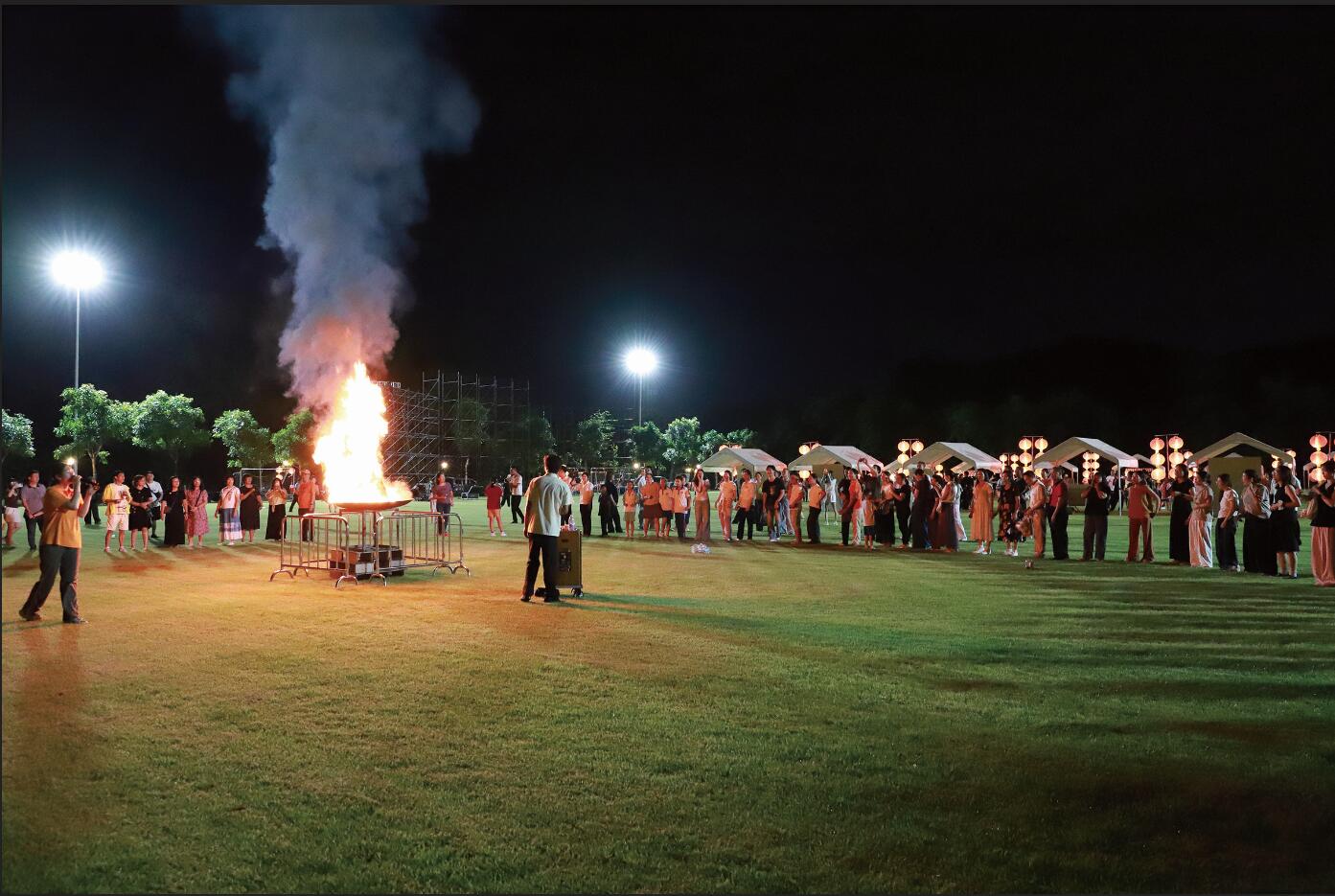 中秋晚会8.jpg 中秋晚会8.jpg