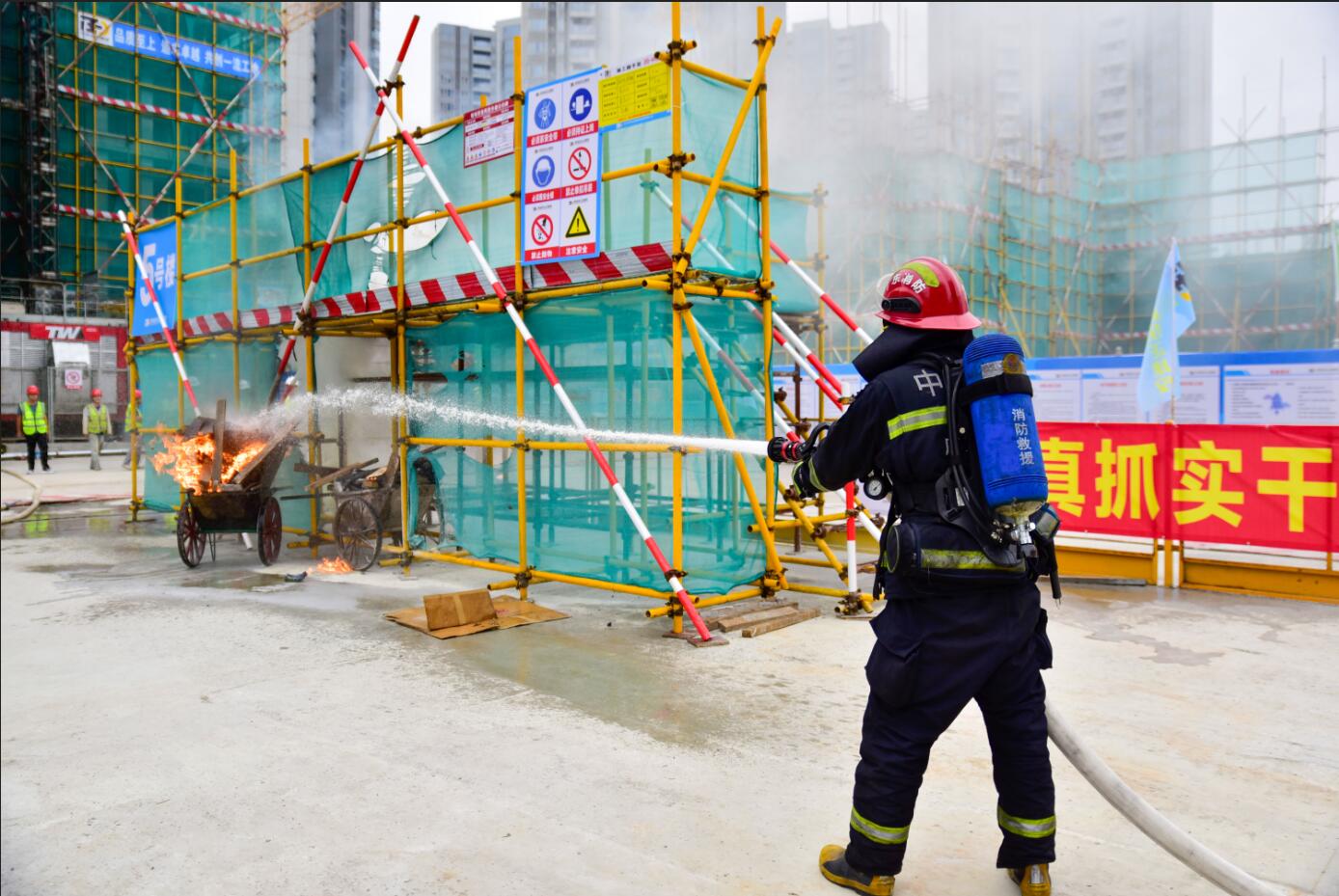 鹏程上二期消防演习5.jpg 鹏程上二期消防演习5.jpg