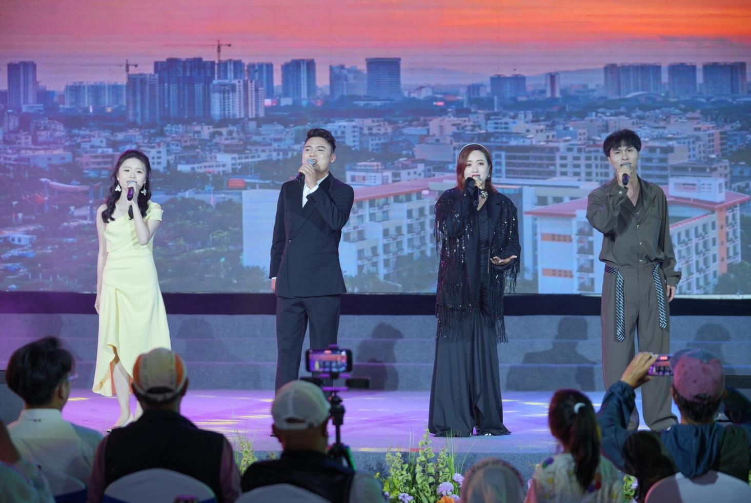 春风吹响自贸港2.jpg 春风吹响自贸港2.jpg