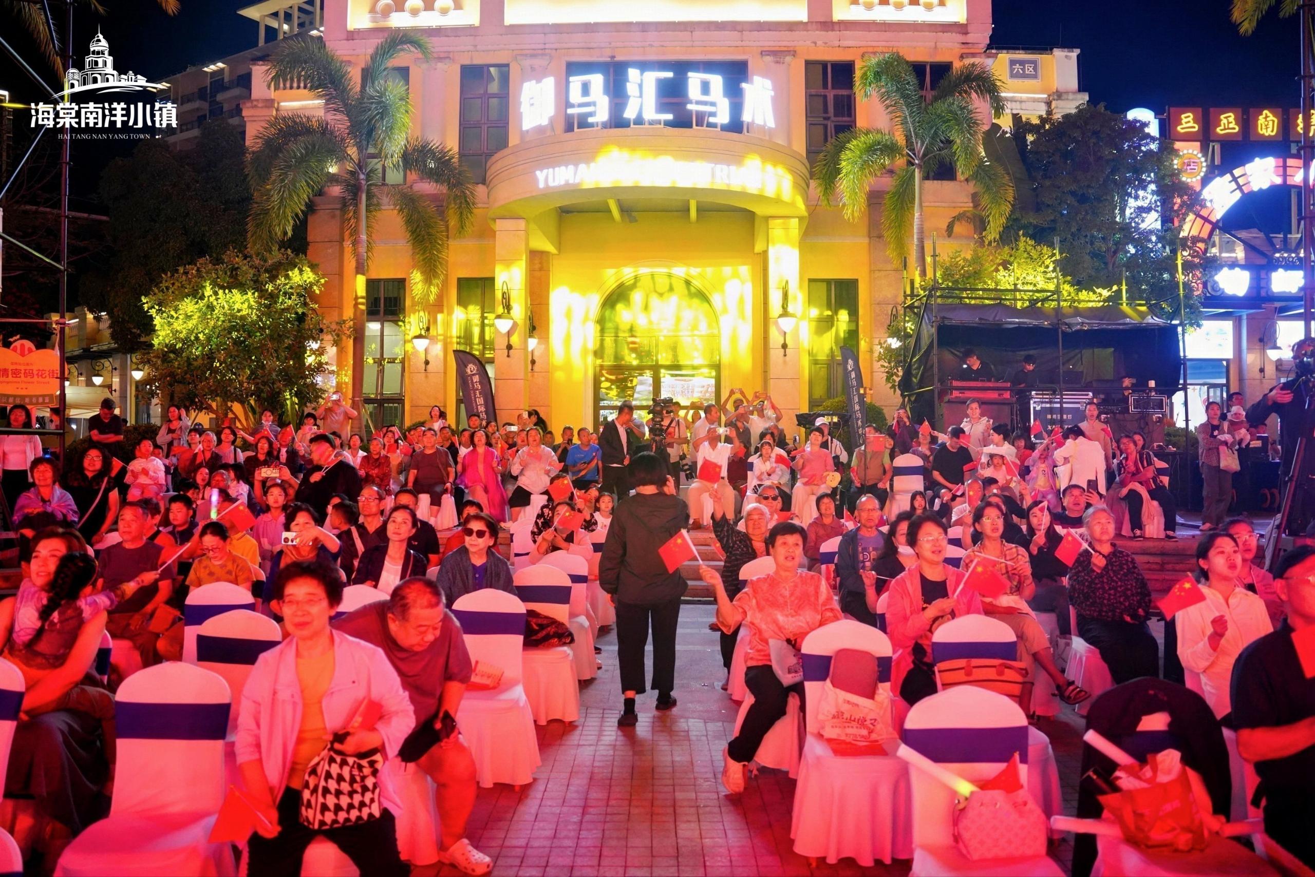 群众挥舞国旗.jpg 群众挥舞国旗.jpg